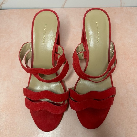 Ann Taylor Wavy Red Strap Heels Size 7.5 - Picture 4 of 5